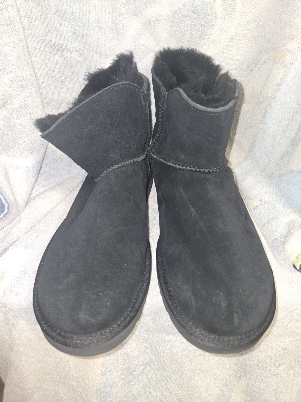 UGG Women's Mini Bailey Fluff Buckle Boots
